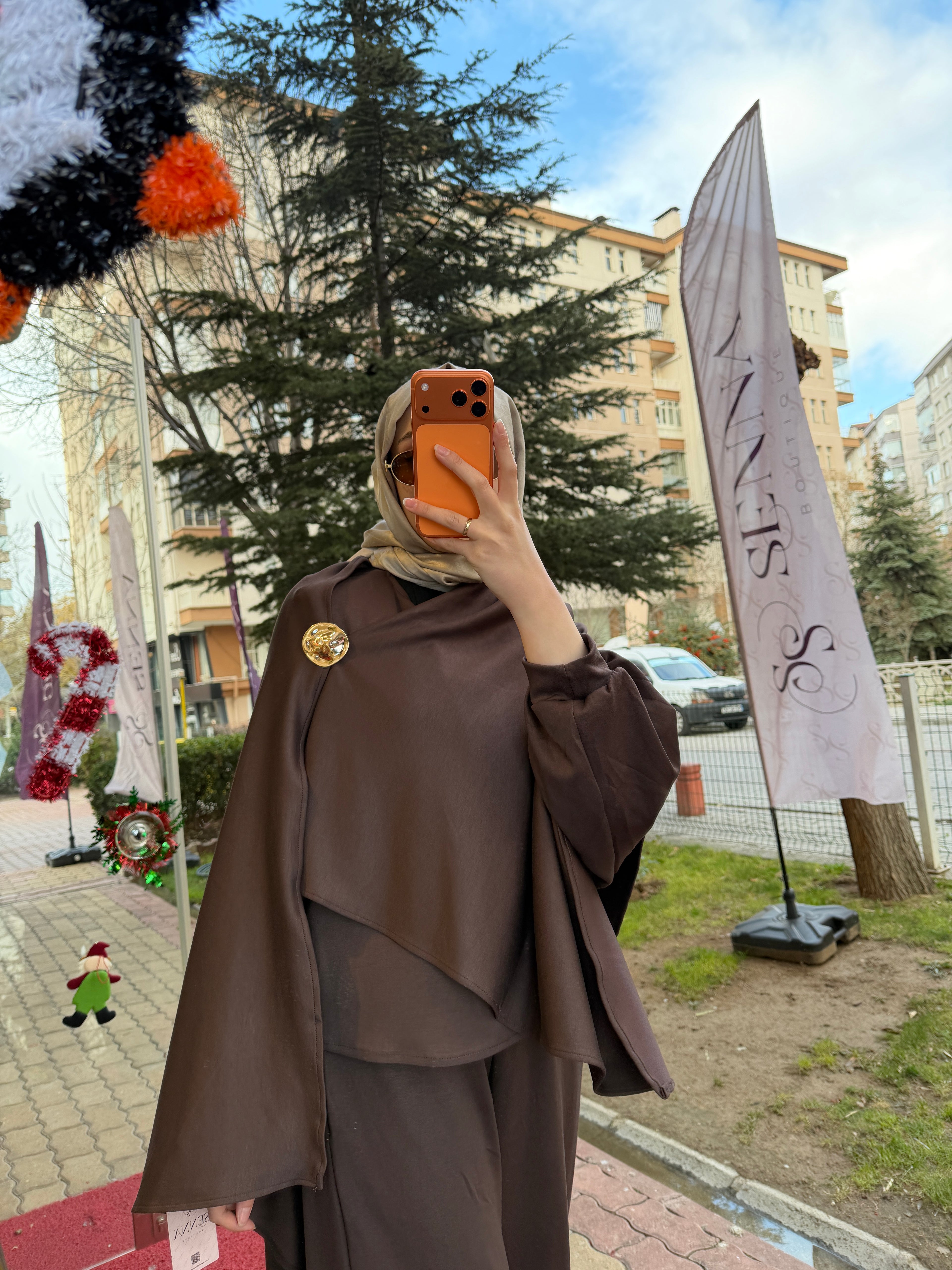 Kahverengi Pelerinli Takım