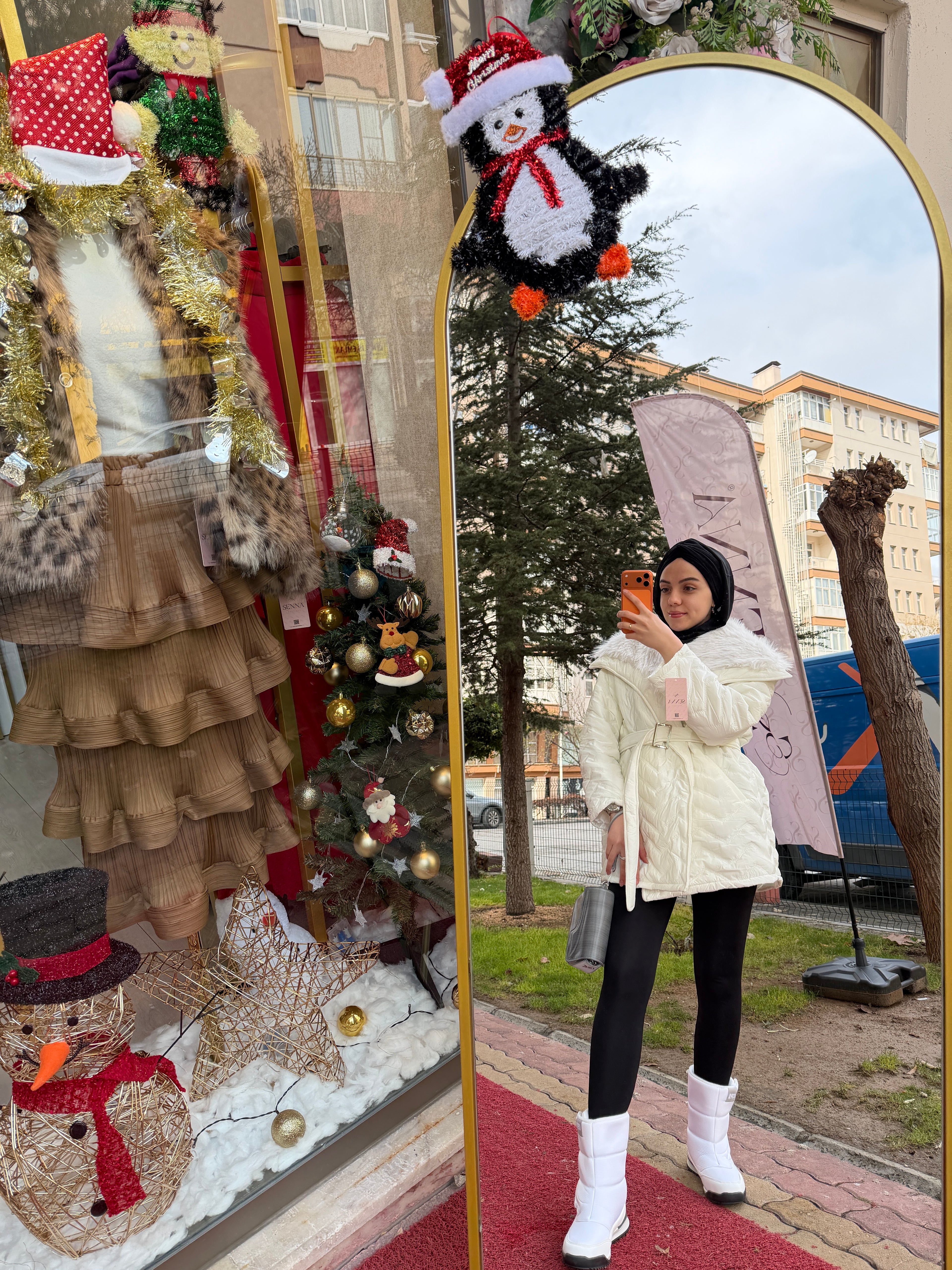 Beyaz Kürk Yakalı Kapitone Mont