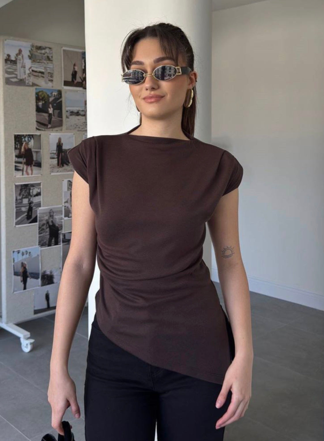 Drape Detaylı Kayık Yaka Basic Üst