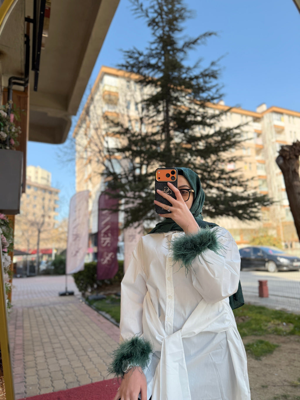 Zümrüt Tüy Detaylı Bağlamalı Gömlek